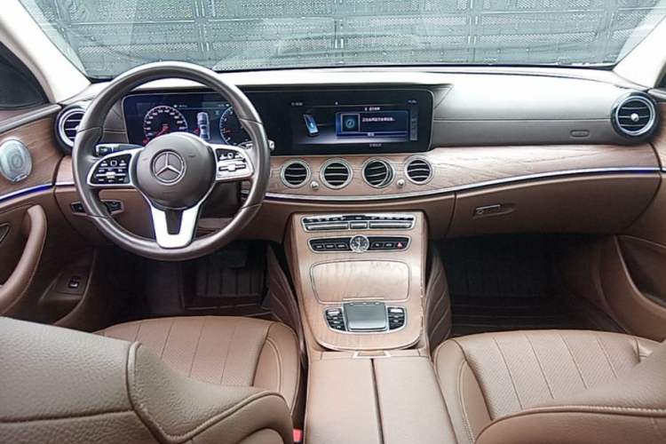 Used Mercedes-Benz E-Class 2020 E 300 L Luxury Model Center Console