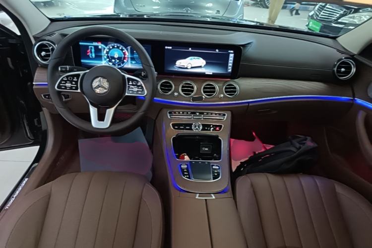 Used Mercedes-Benz E-Class 2020 Restyled E 300 L Exclusive Edition Center Console