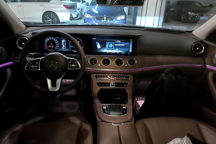 Used Mercedes-Benz E-Class 2020 E 300 L Luxury Model Center Console