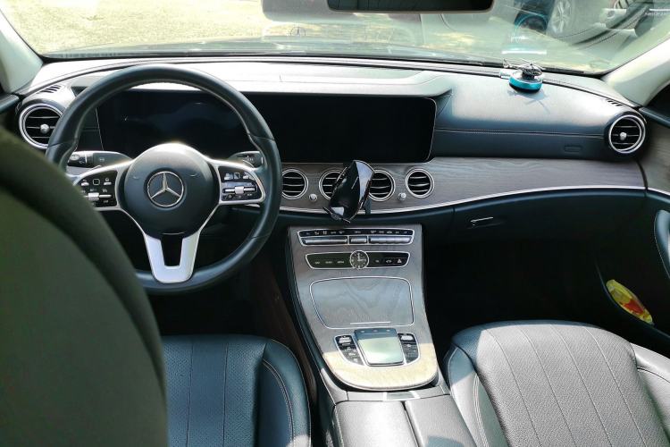 Used Mercedes-Benz E-Class 2020 Facelift E 300 L Stylish Edition Center Console