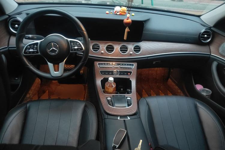 Used Mercedes-Benz E-Class 2020 E 300 L Luxury Model Center Console