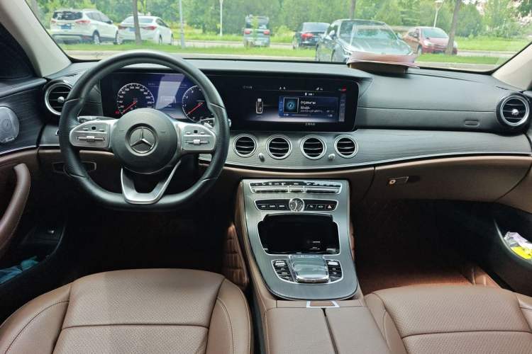 Used Mercedes-Benz E-Class 2020 Restyled E 300 L Sport Exclusive Edition Center Console