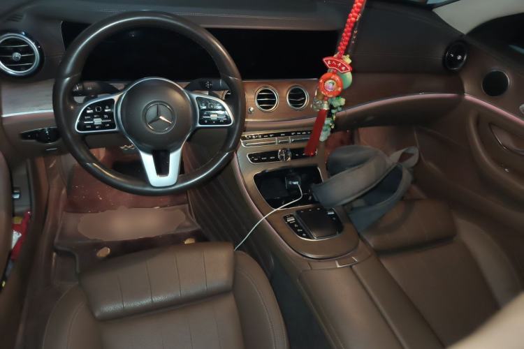Used Mercedes-Benz E-Class 2020 E 260 L Center Console