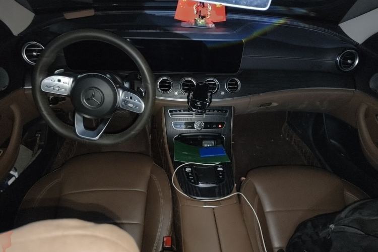 Used Mercedes-Benz E-Class 2020 E 300 L Sport Luxury Edition Center Console