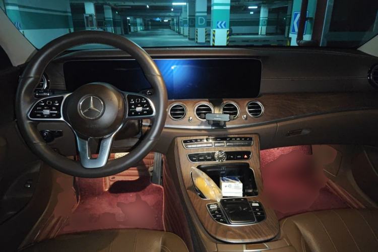 Used Mercedes-Benz E-Class 2020 E 300 L Luxury Model Center Console