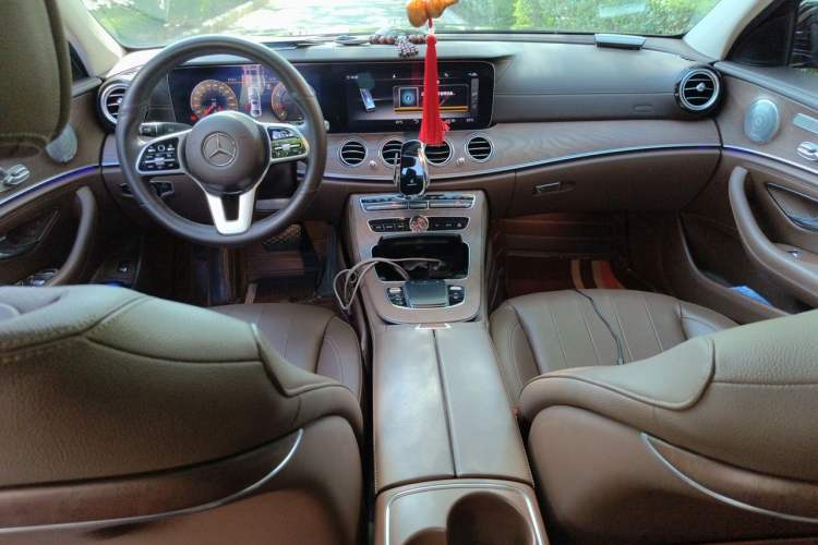 Used Mercedes-Benz E-Class 2020 E 300 L Luxury Model Center Console