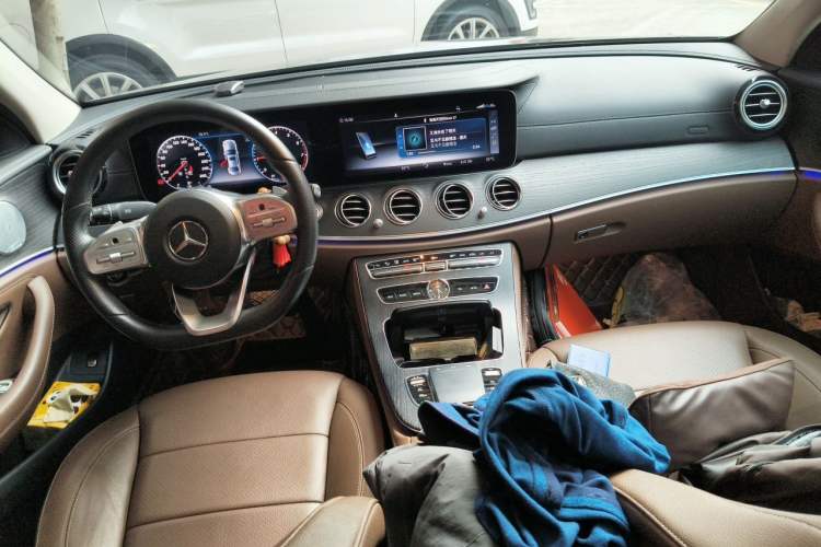 Used Mercedes-Benz E-Class 2020 Restyled E 300 L Sport Exclusive Edition Center Console