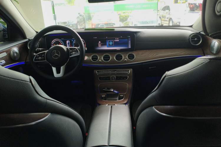 Used Mercedes-Benz E-Class 2020 Restyled E 300 L Exclusive Edition Center Console