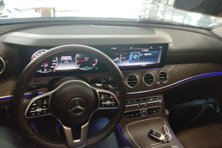 Used Mercedes-Benz E-Class 2020 E 260 L Center Console