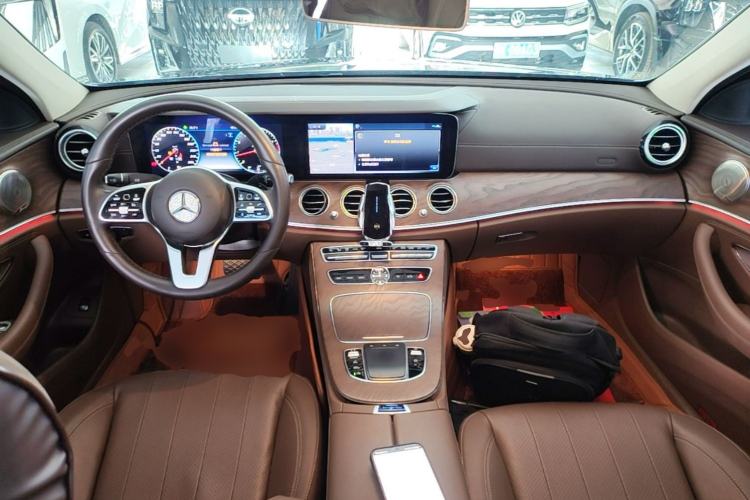 Used Mercedes-Benz E-Class 2020 Facelift E 300 L Stylish Edition Center Console