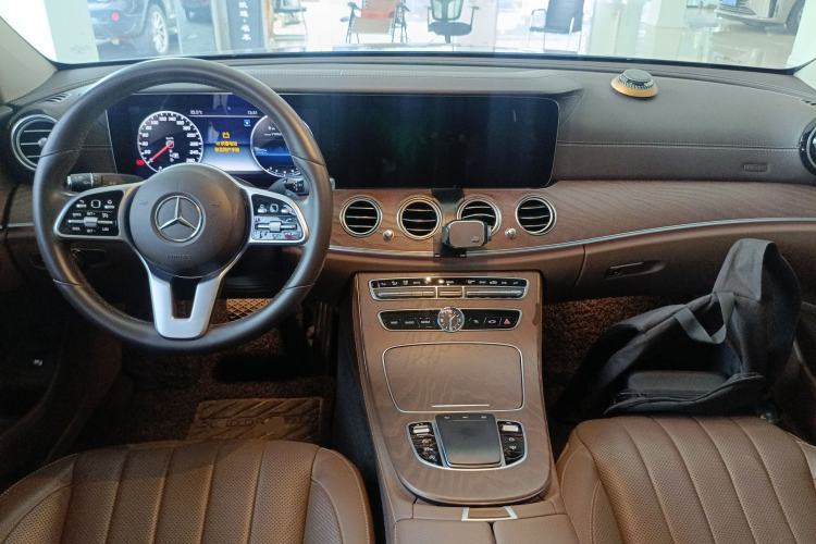 Used Mercedes-Benz E-Class 2020 Restyled E 300 L Exclusive Edition Center Console