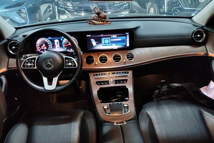 Used Mercedes-Benz E-Class 2020 E 300 L Luxury Model Center Console
