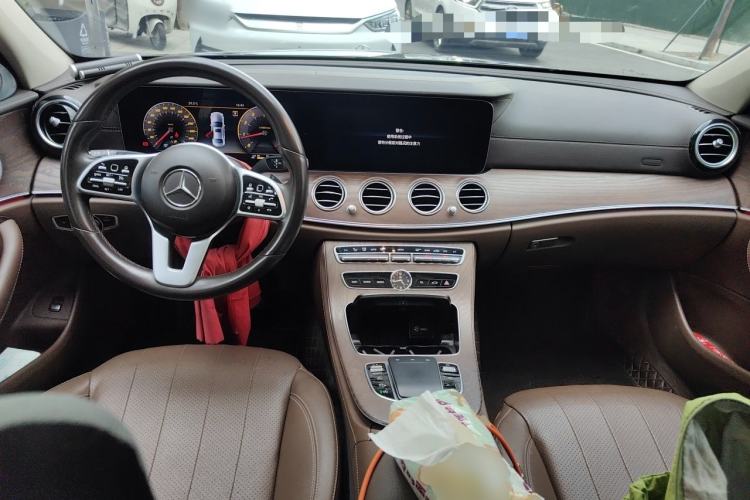 Used Mercedes-Benz E-Class 2020 Facelift E 300 L Stylish Edition Center Console