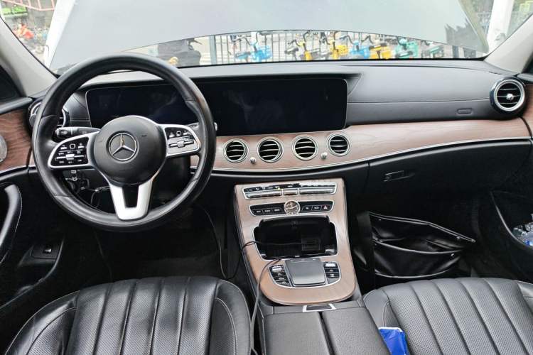 Used Mercedes-Benz E-Class 2020 Restyled E 300 L Exclusive Edition Center Console