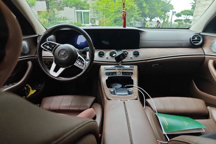 Used Mercedes-Benz E-Class 2020 E 260 L Center Console