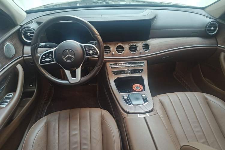 Used Mercedes-Benz E-Class 2020 Restyled E 300 L Exclusive Edition Center Console