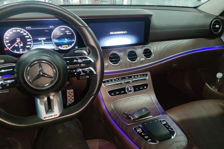 Used Mercedes-Benz E-Class 2020 E 300 L Luxury Model Center Console