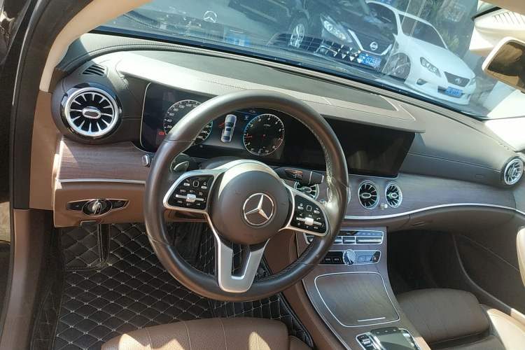 Used Mercedes-Benz E-Class 2020 E 260 L Center Console