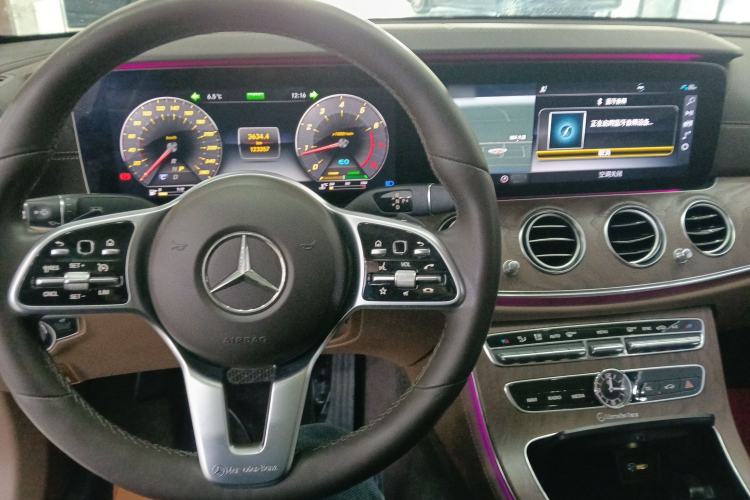 Used Mercedes-Benz E-Class 2020 E 260 L Center Console