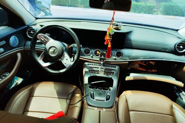 Used Mercedes-Benz E-Class 2020 Restyled E 300 L Sport Exclusive Edition Center Console