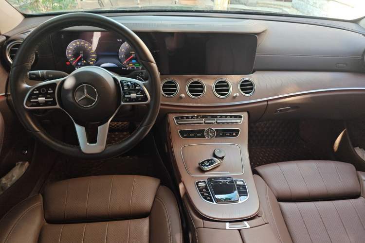 Used Mercedes-Benz E-Class 2020 E 260 L Center Console