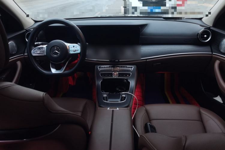 Used Mercedes-Benz E-Class 2020 E 300 L Sport Luxury Edition Center Console