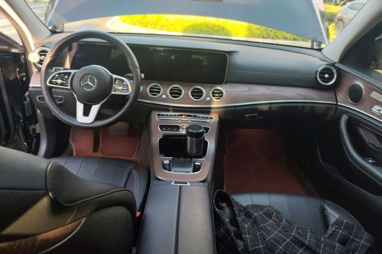 Used Mercedes-Benz E-Class 2020 Facelift E 300 L Stylish Edition Center Console