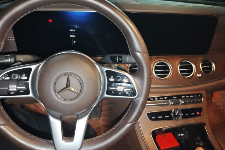 Used Mercedes-Benz E-Class 2020 Facelift E 300 L Stylish Edition Center Console