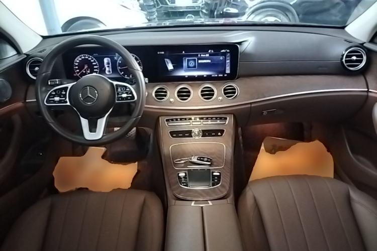 Used Mercedes-Benz E-Class 2020 E 300 L Luxury Model Center Console
