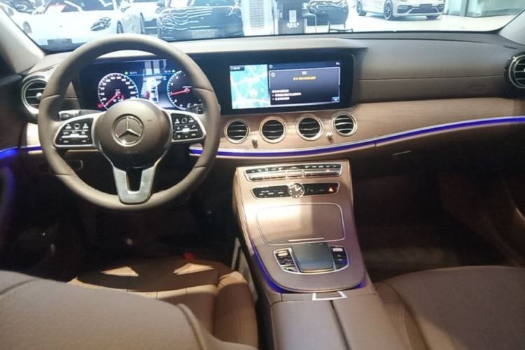 Used Mercedes-Benz E-Class 2020 E 300 L Luxury Model Center Console