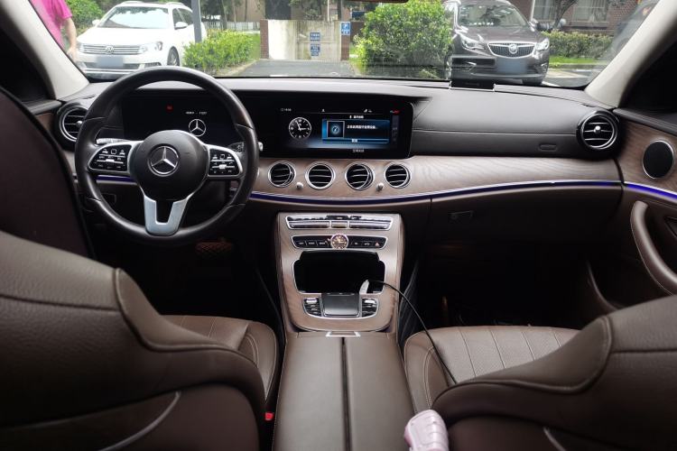 Used Mercedes-Benz E-Class 2020 Facelift E 300 L Stylish Edition Center Console