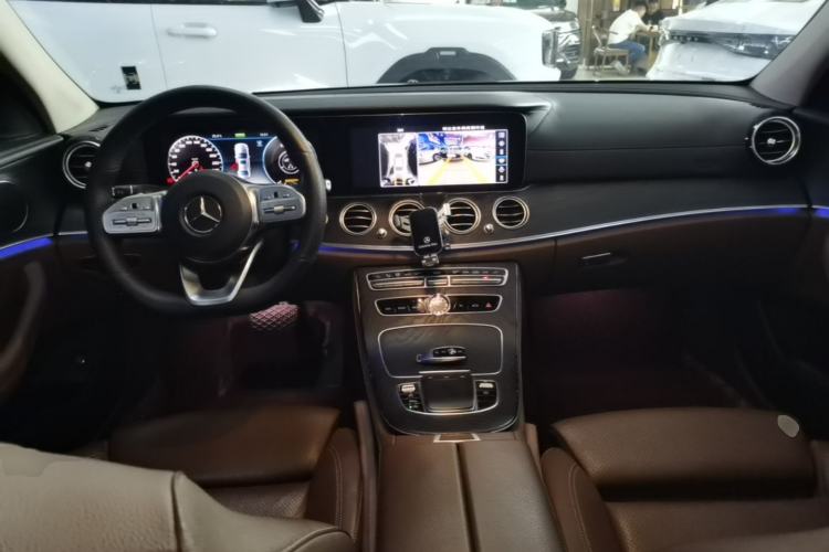 Used Mercedes-Benz E-Class 2020 E 260 L Sport 4MATIC Center Console