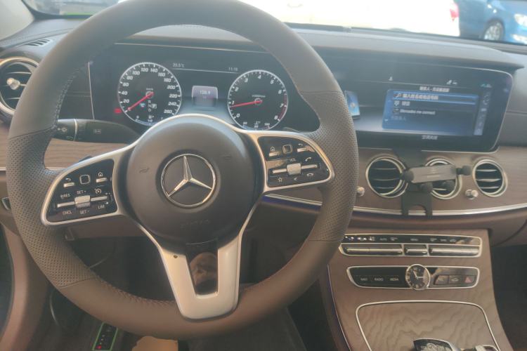 Used Mercedes-Benz E-Class 2020 Facelift E 300 L Stylish Edition Center Console