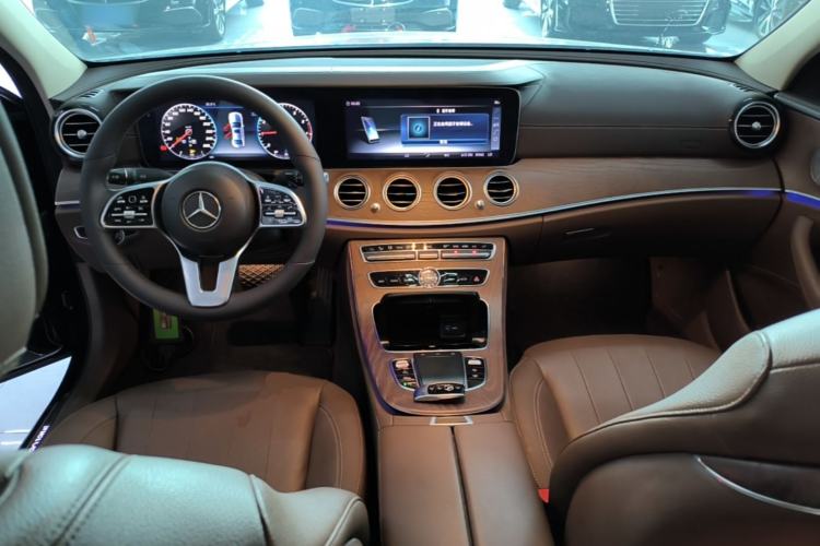 Used Mercedes-Benz E-Class 2020 E 300 L Luxury Model Center Console