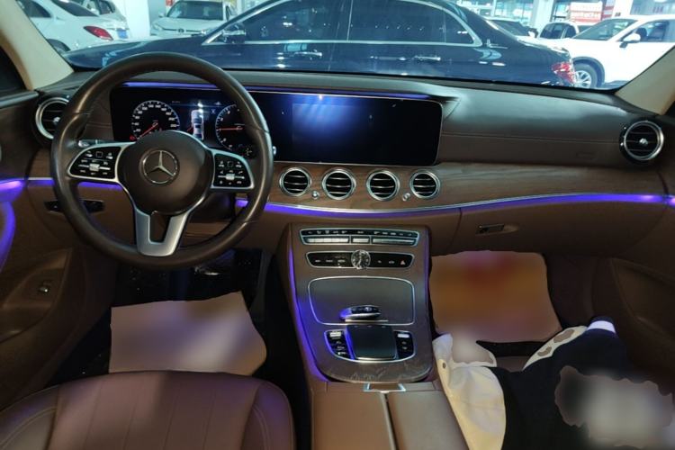 Used Mercedes-Benz E-Class 2020 E 300 L Luxury Model Center Console