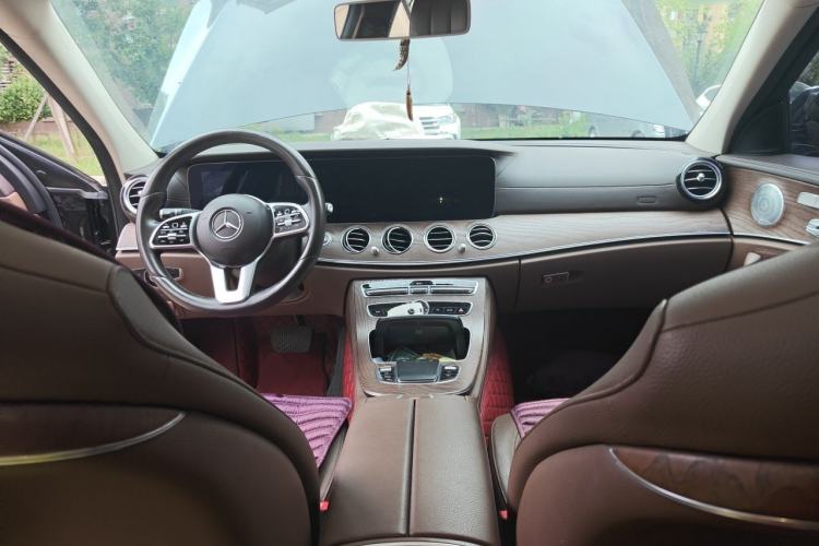 Used Mercedes-Benz E-Class 2020 E 300 L Luxury Model Center Console