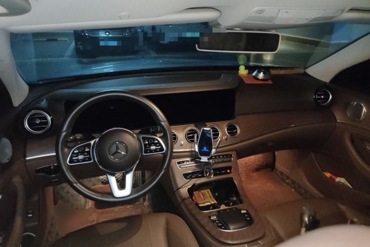 Used Mercedes-Benz E-Class 2020 E 300 L Luxury Model Center Console