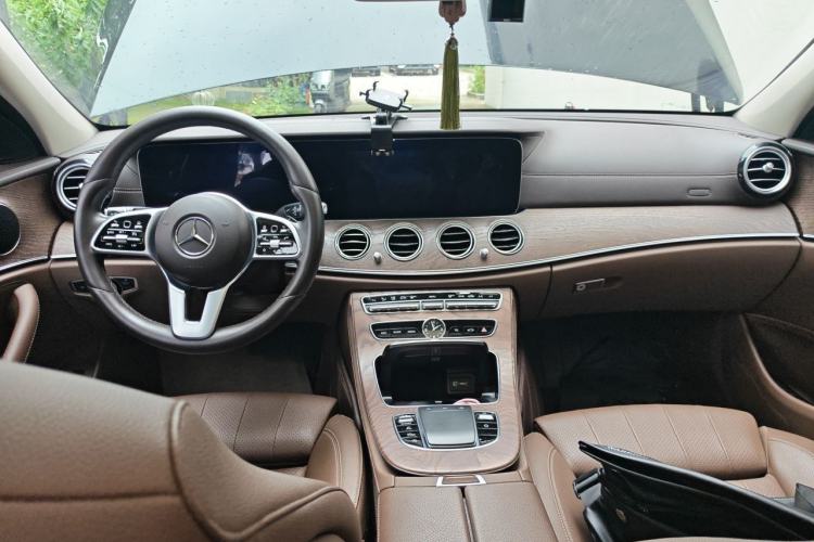 Used Mercedes-Benz E-Class 2020 E 260 L 4MATIC Center Console