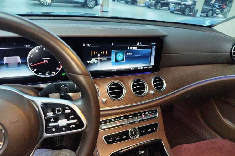 Used Mercedes-Benz E-Class 2020 E 300 L Luxury Model Center Console