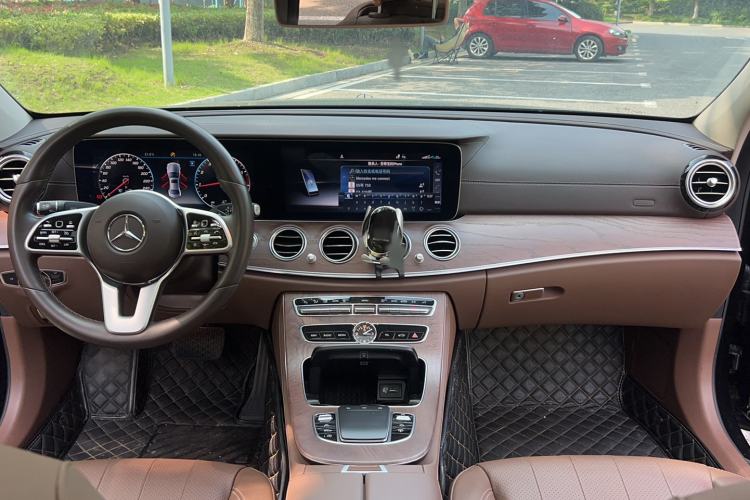 Used Mercedes-Benz E-Class 2020 E 300 L Luxury Model Center Console