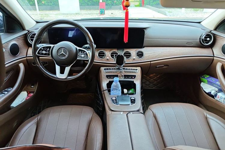 Used Mercedes-Benz E-Class 2020 Facelift E 300 L Stylish Edition Center Console