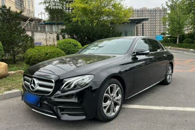 Ojetý Mercedes-Benz E-Class 2020 E 300 L Sport Luxury Edition