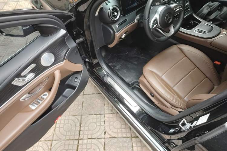 Used Mercedes-Benz E-Class 2020 Restyled E 300 L Sport Exclusive Edition Driver Seat