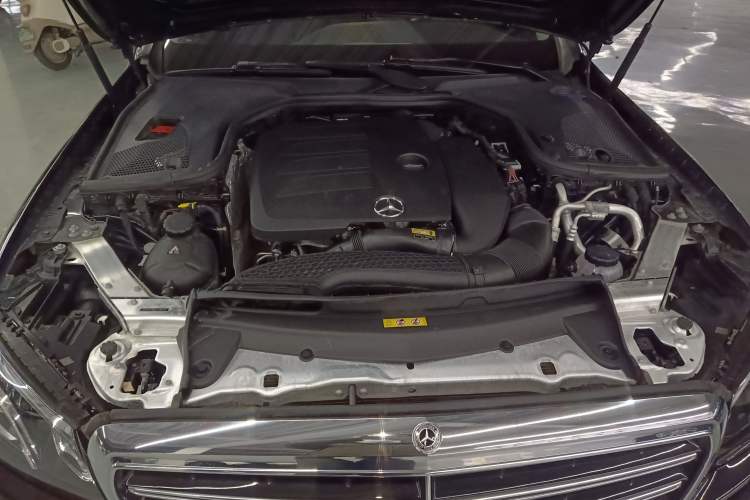 Used Mercedes-Benz E-Class 2020 E 260 L Engine Bay