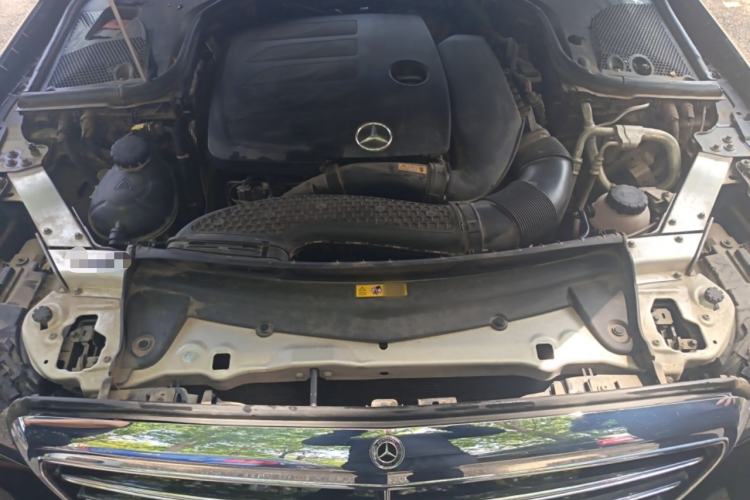 Used Mercedes-Benz E-Class 2020 E 260 L Engine Bay