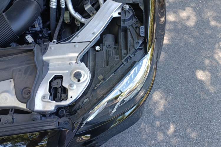 Used Mercedes-Benz E-Class 2020 Restyled E 300 L Sporty and Stylish Edition Engine Bay Left
