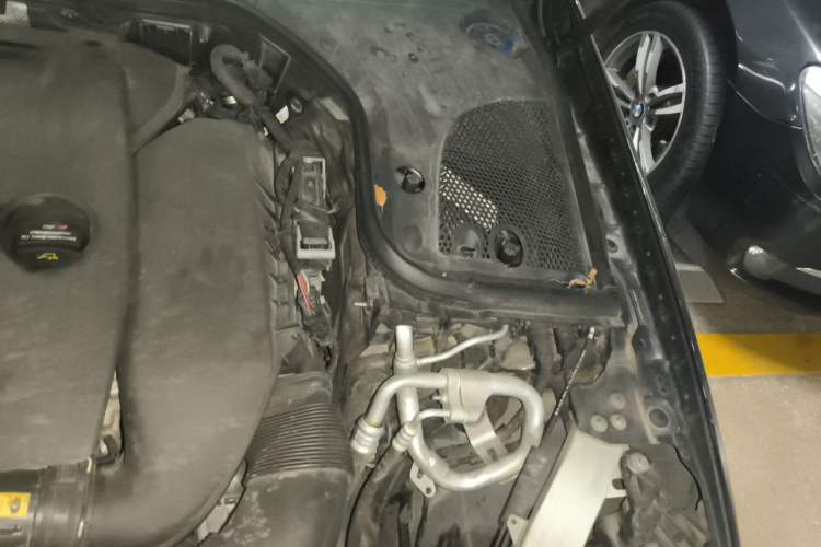 Used Mercedes-Benz E-Class 2020 E 300 L Luxury Model Engine Bay Left