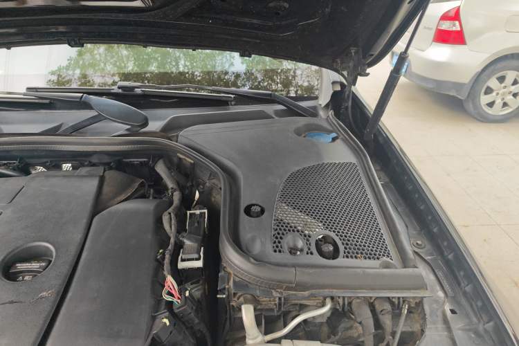 Used Mercedes-Benz E-Class 2020 Restyled E 300 L Exclusive Edition Engine Bay Left