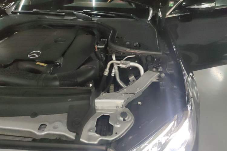 Used Mercedes-Benz E-Class 2020 Restyled E 300 L Exclusive Edition Engine Bay Left