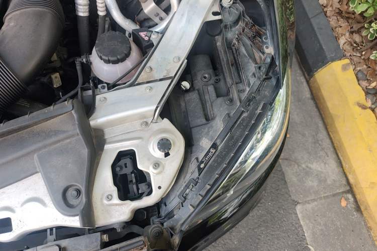 Used Mercedes-Benz E-Class 2020 E 260 L Sport Edition Engine Bay Left